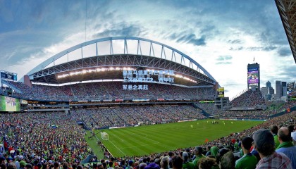 皇家马德里与巴塞罗那上演巅峰对决，西甲冠军悬念再起