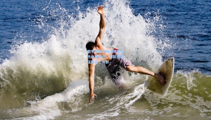 那不勒斯中场洛博特卡热身赛受伤，球队意杯征程蒙上阴影