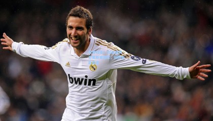 王者归来！XX队强势卫冕联赛冠军，创历史新篇章